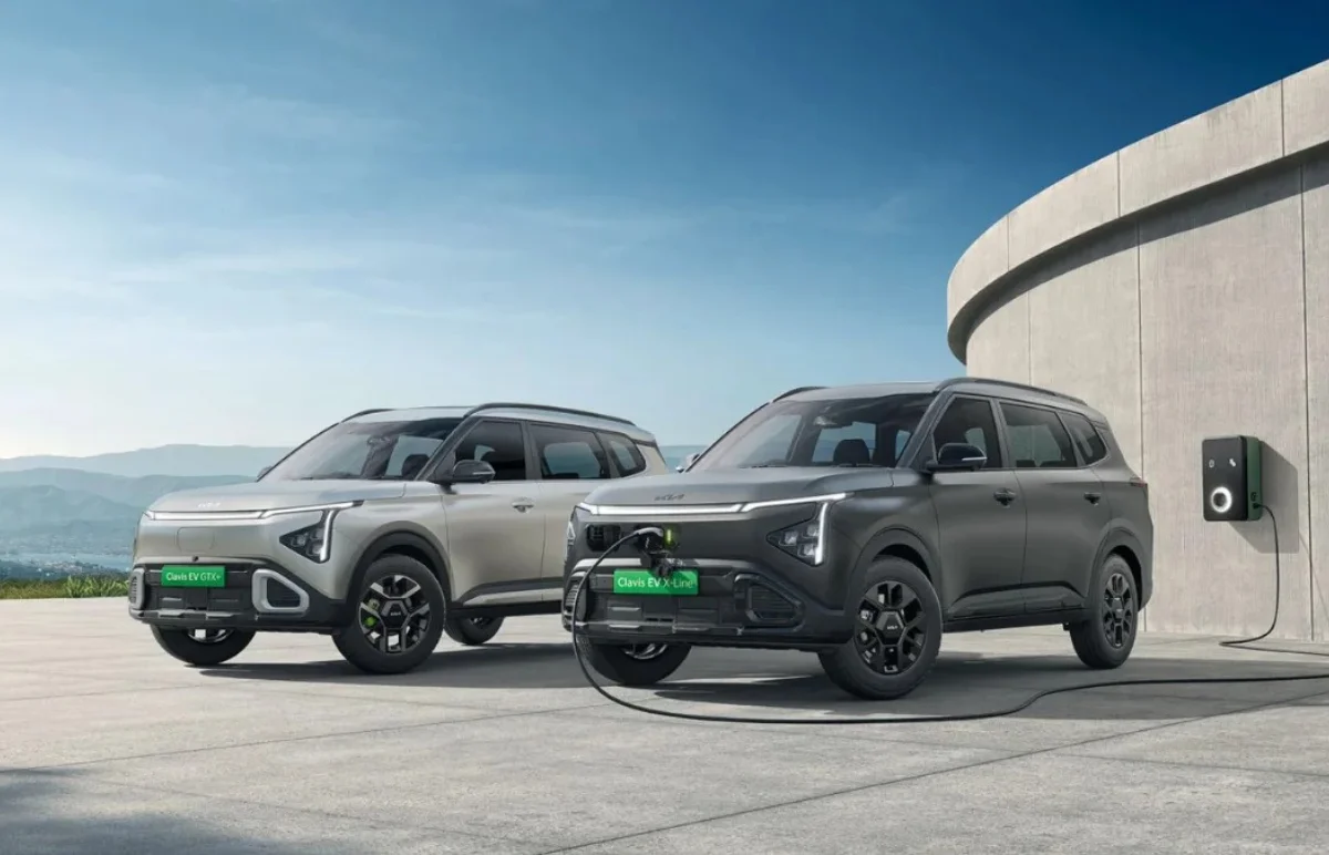 Kia refreshes the Carens Clavis EV, introducing a 6-seat configuration and new variants. Featured Image